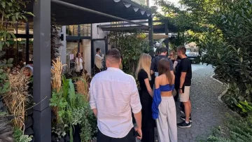 Отруєння не бояться: Кацурін показав черги у свій ресторан після перезапуску
