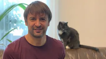 З ящіркою та папугою у компанії: колишній тренер Динамо Шовковський показав свій сніданок