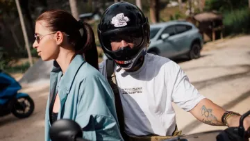 Каталися на байку та годували слона: Катерина Усик показала кадри відпустки в Таїланді з чоловіком-чемпіоном