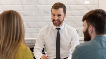 Новий тренд чи проблема: чому покоління Z йде на роботу з батьками