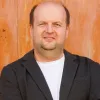 «Любимо і пишаємося»: фронтмен гурту «ТІК» привітав сина із закінченням 9-го класу