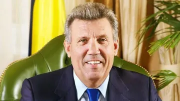 Ремінь зі шкіри крокодила за 32 тисячі гривень: як одягається «найбагатший пенсіонер України» Ківалов