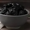 Зупинять руйнування кісток: експерти назвали 13 звичних продуктів, які потрібно їсти щодня