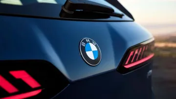 «Піратські» кросовери: у Росії почали збирати підроблені BMW зі старих залишків деталей