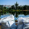 Кирилівське озеро в Києві після російського удару: КМДА розповіла про наслідки забруднення та відновлення 