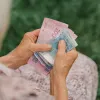 Деякі пенсіонери в Україні можуть втратити доплату у 1 038 грн: назвали причину