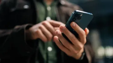 Apple все ще обмежує користувачів: названо функції Android, яких бракує власникам iPhone