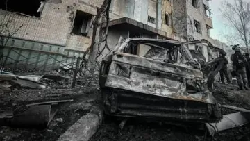 Уламки, вибухова хвиля та пожежа: водіям назвали способи захистити автомобіль під час обстрілів