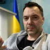 «Дев’ять місяців буде жорстка бійня»: Арестович – про війну та політика, який виграє вибори у Зеленського