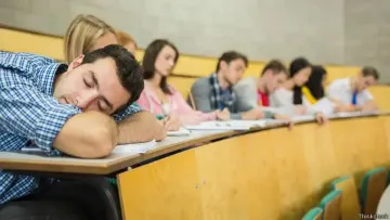 Студентам платили гроші за сон: що сталося з їхніми оцінками