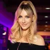Незвичайний подарунок для іменинника: телеведуча Леся Нікітюк показала кумедні кадри батька в косметолога