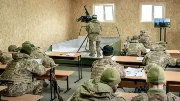 З 1 жовтня українські студенти почнуть вивчати «Основи національного спротиву»: кого це стосується та чого чекати