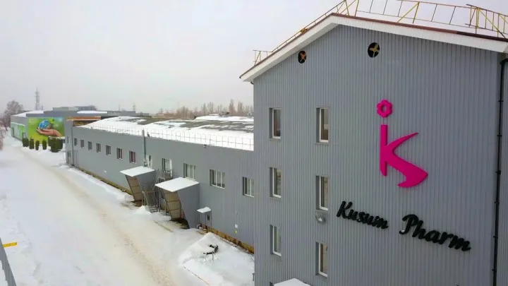 Російська атака зруйнувала фармзавод «КУСУМ» у Сумах: загинув працівник