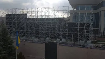 Посольство України «замаскували» перед візитом путіна: відео зі столиці Киргизстану