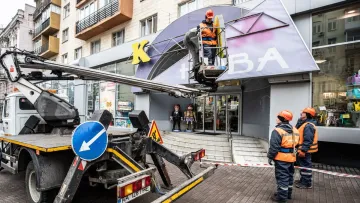 У Києві впорядковують рекламний простір: у столиці демонтували десятки тисяч вивісок за 2025 рік
