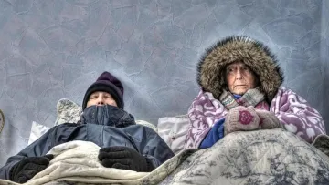 Як зігрітися при температурі 10°C у квартирі: чому алкоголь не допоможе