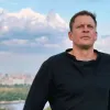 «Не дуже романтично»: зірка «Жіночого лікаря» Ісаєнко розповів про освідчення дружині та весілля