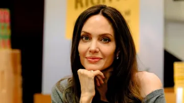 «Це важко, але водночас надихає»: Анджеліна Джолі в своїх соцмережах вперше прокоментувала поїздку до України