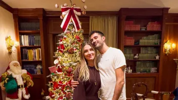 Разом уже сьомий рік: Харлан показалася з нареченим на тлі ялинки