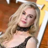 Ніколь Кідман з’явилась у «голій» сукні Versace: фатальна красуня здивувала образом на прем’єрі «Практичної магії 2»