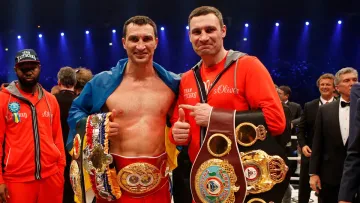 Віталій Кличко зізнався, хто насправді став на заваді його бою з братом: «‎Володимир зламав ногу»