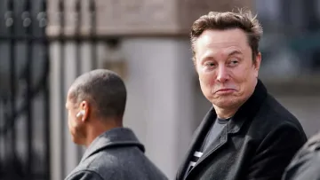 Ілон Маск став першою людиною в історії зі статками понад 800 мільярдів доларів: як йому це вдалося