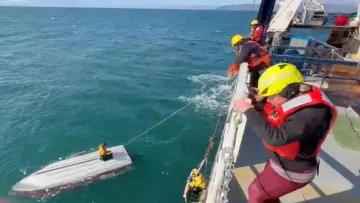 15-річний підліток вижив у Беринговому морі: хлопець майже три доби тримався на перевернутому човні
