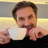 Зігрівальний калиновий чай із медом та коньяком: незвичний рецепт від EL Кравчука