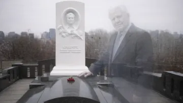 Як нині виглядає могила Кравчука на Байковому кладовищі: Динамо вшанувало пам’ять першого президента України