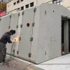 Краще пізно, ніж ніколи: в Києві встановили перше мобільне укриття