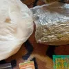 Перевдягалися в жіночий одяг під наркотиками: у Києві викрили організатора закритих чоловічих вечірок