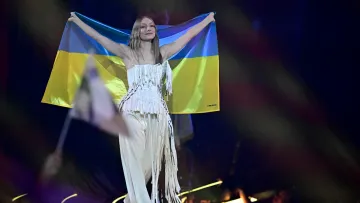 «Слава Україні!» зазвучало у Відні: співачка Leléka блискуче виступила у фіналі Євробачення – відео