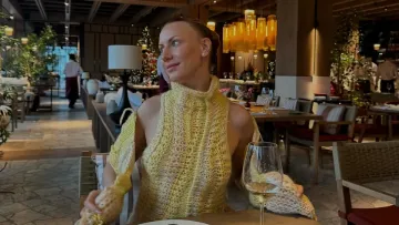 Леся Нікітюк в ляпанцях і шубі на фоні генератора: фото зірки без фільтрів потішило шанувальників