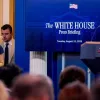 «Потрібно продовжувати працювати»: прессекретарка Білого дому Каролін Лівітт повернулася після декрету