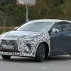 Оновлений Lexus RX тестують у Європі: кросовер із новою оптикою замінить нинішнє покоління