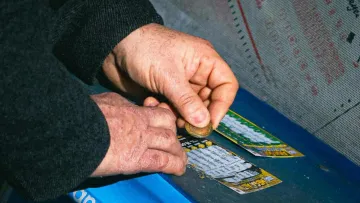 Пенсіонер зайшов за водою, а став мільйонером: випадкова покупка зробила американця багатієм