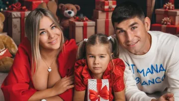 Святкові кадри з Генуї: родина Маліновських у повному складі зібралась на Різдво - фото