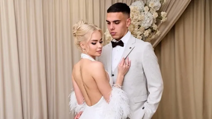 Таємнича білявка Дарина: на кому одружився 20-річний зірковий форвард Пономаренко