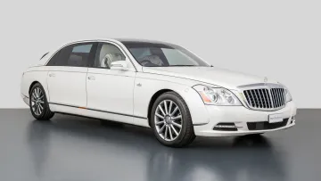 Рідкісний Maybach 62 S Landaulet з'явився у продажу: чим унікальний один із 22 екземплярів відомого автобренду