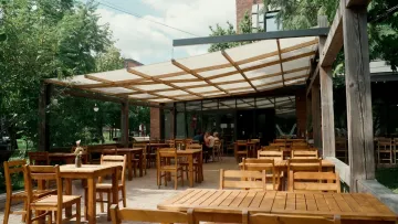 Готуємось до літа вже зараз: як бізнесу подати заявку літній майданчик у Києві