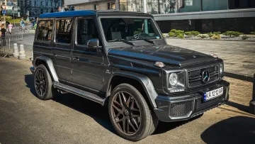 Ексклюзивне авто класу G з потужним двигуном: на київських вулицях з’явився рідкісний Mercedes - фото