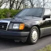 Mercedes-Benz W124 1991 року виставили на аукціон в США: авто проїхало 1,6 млн км, зберігши рідний двигун
