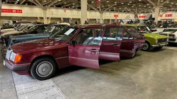 Виявлено унікальний шестидверний лімузин у новому стані: Mercedes W124 майже не використовувався