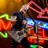 Лідер гурту Metallica освідчився під водою: їх оточували акули, але вона відповіла, не вагаючись