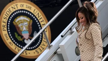 Нікі Мінаж підтримала Трампа на мітингу: який образ Gucci обрала реперка