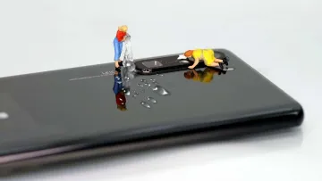 Прибирання свого смартфона: як правильно чистити екран, корпус, динамік і порти