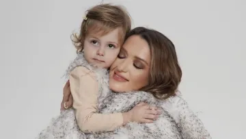 Наталія Могилевська показала, як проводить час із донькою між концертами: на тілі співачки з’явились нові тату