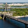 Північний міст у Києві затягнули захисними сітками після кількох російських ударів: як це виглядає 