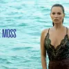Кейт Мосс у прозорій сукні вийшла з моря: модель вразила образом на обкладинці Vogue Brasil
