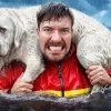 Команда MrBeast евакуювала левів із Харкова до Африки, втім потрапила у скандал через відео: що саме сталося